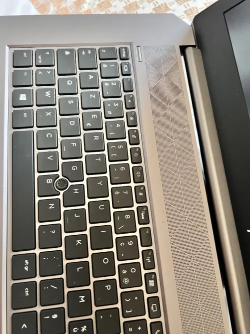 Pc portable mlih l graphic designer 