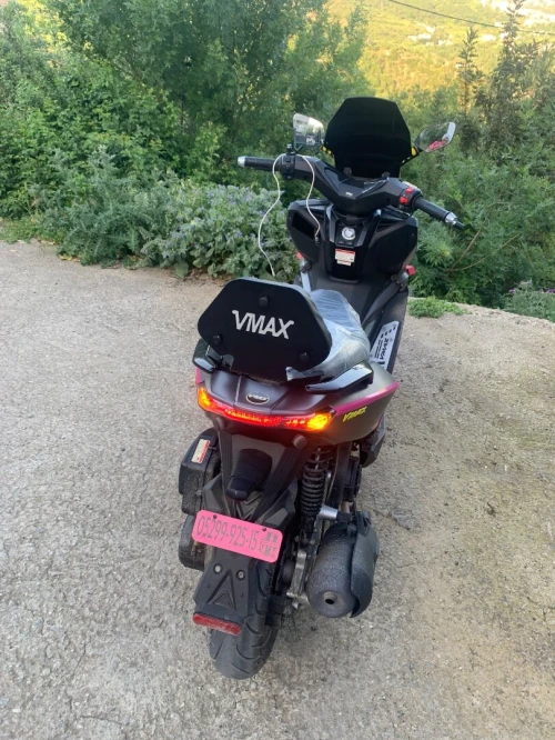Vmax 200cc 2025