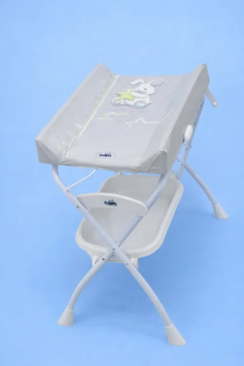 Table à langer avec baignoire