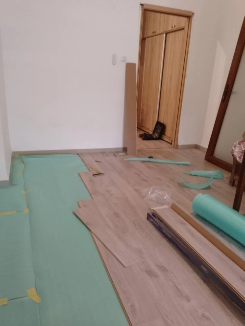 Poseur de parquet 