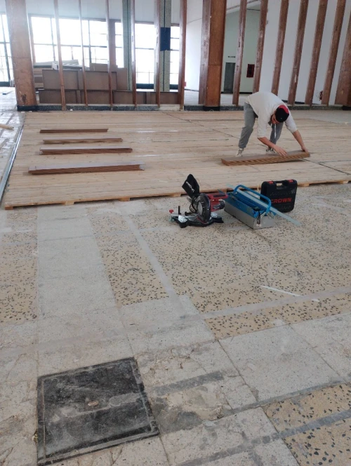 Poseur de parquet 
