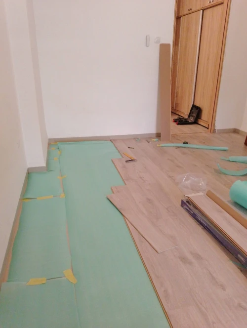 Poseur de parquet 