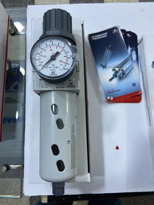 Distributeur- pneumatique -Vérin pneumatique-Raccord et électrovanne-vanne Filtre Régulateur camozzi