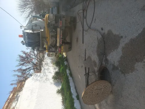 Camion debouchage vidange canalisation