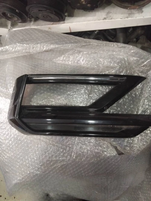 Grille parchoc tigwan 2018 19 Côté droit