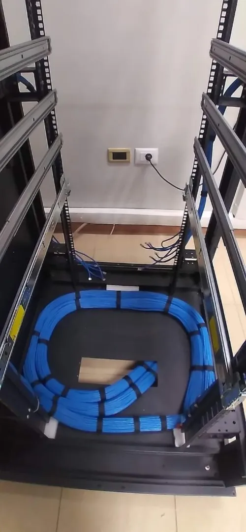 installation reseau informatique téléphonique et électricité 
