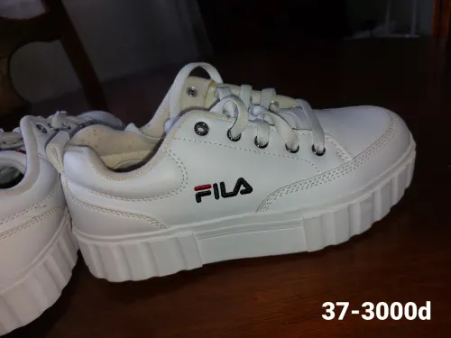 Chaussures femmes et hommes 