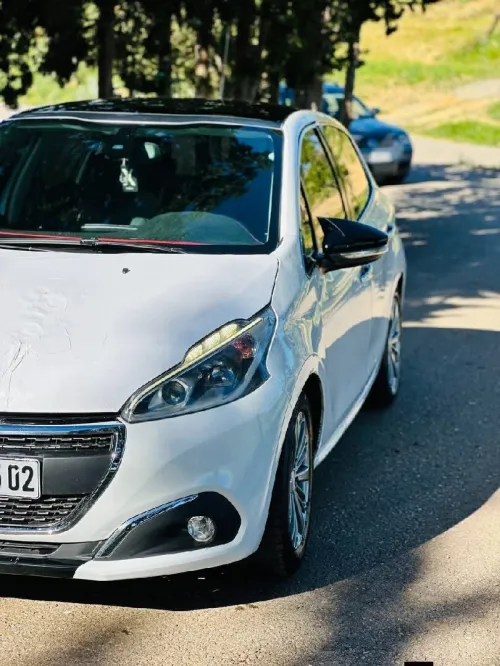 Peugeot 208 2015 Allure Facelift