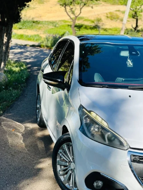 Peugeot 208 2015 Allure Facelift