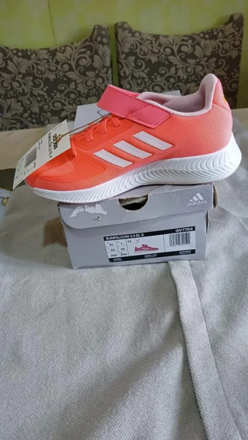 Lots de 20  paires :.ADIDAS enfant original à vendre en gros sulement....