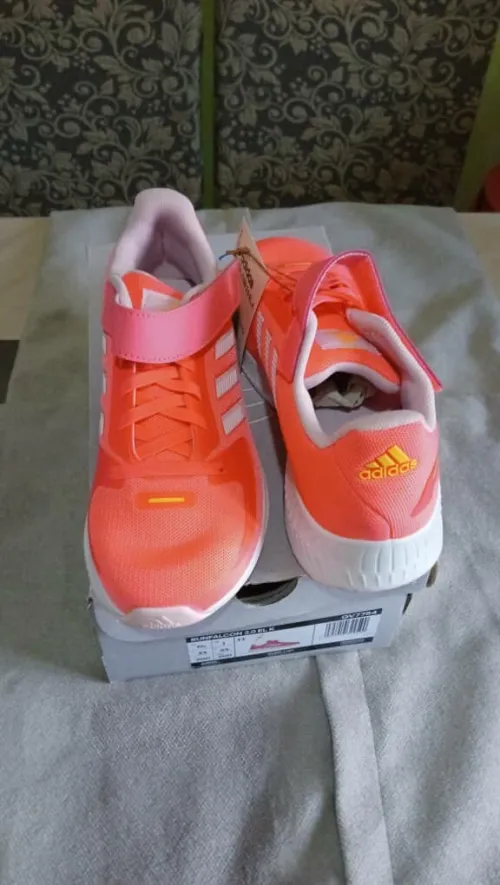 Lots de 20  paires :.ADIDAS enfant original à vendre en gros sulement....