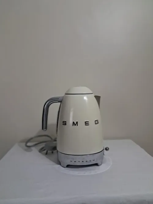 SMEG BOUILLOIRE électrique - État impeccable -Bon prix