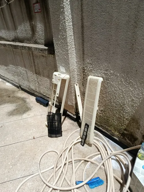 Nettoyage et maintenance de systèmes de climatisation