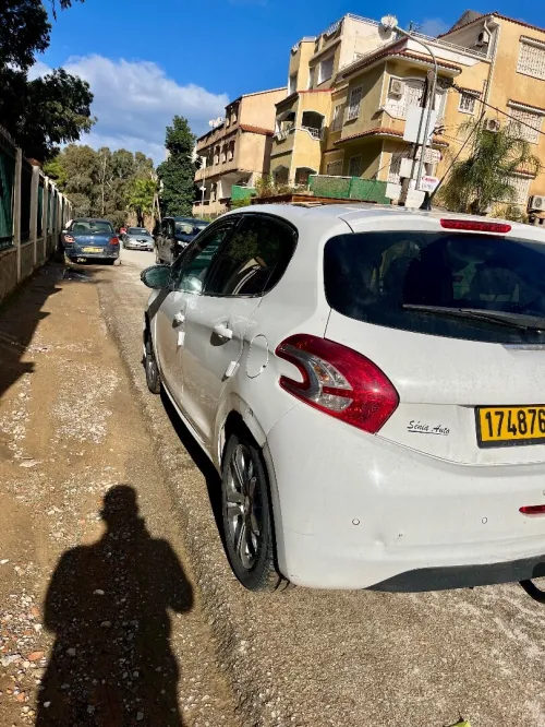 Peugeot 208 2015 Allure