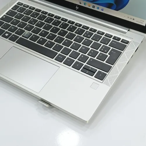 HP ELITEBOOK 830 G7 i5-10210U (10éme)/Ram 8g / SSD 256g / écran 13.3 FHD