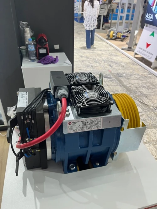 Moteur de traction ascenseur et monte charge