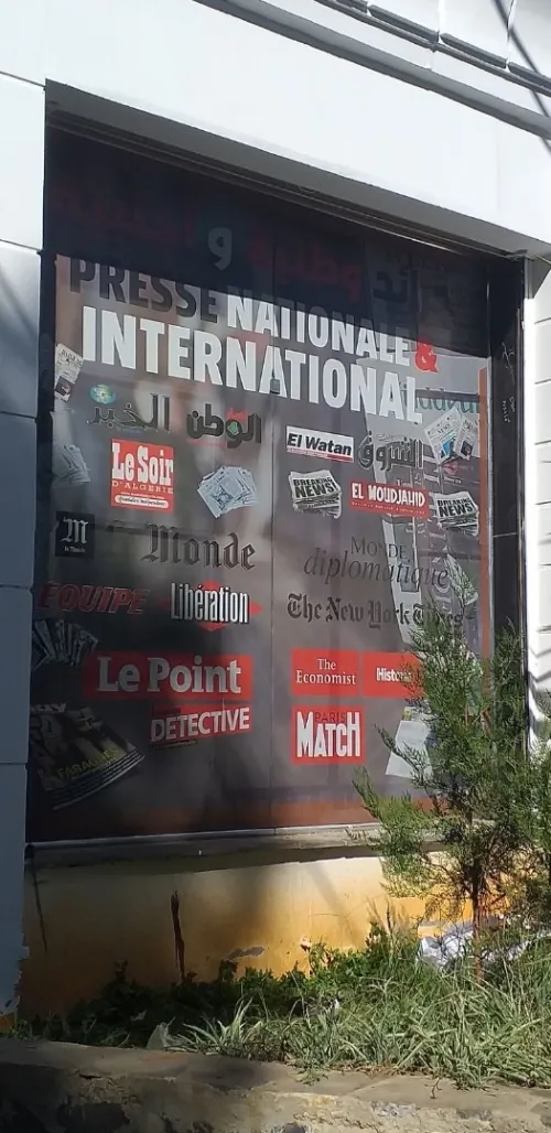  panneaux publicitaires /les enseignes lumineux / Montage Des Façades Alucobands