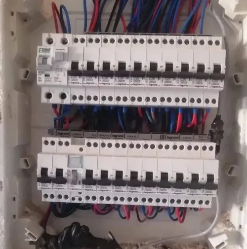 Électricien et installation du camera de surveillance 
