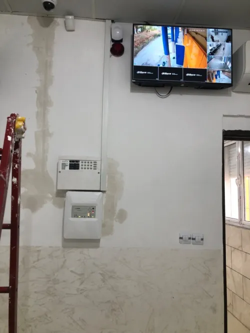 Électricien et installation du camera de surveillance 