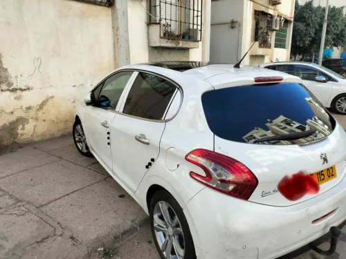 Peugeot 208 2015 Allure