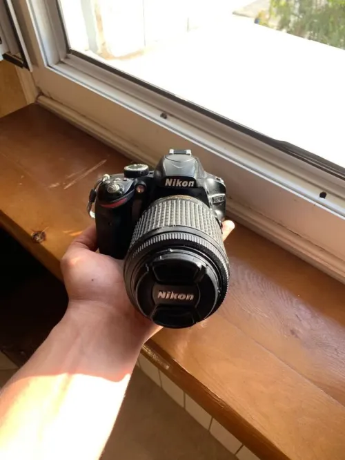 Nikon D3200 + عدسة 55-200mm بحالة ممتازة -  فرصة ما تتفوتش!