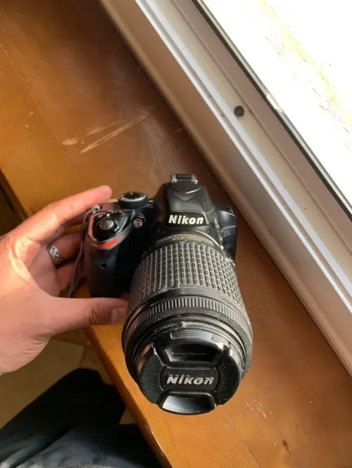 Nikon D3200 + عدسة 55-200mm بحالة ممتازة -  فرصة ما تتفوتش!