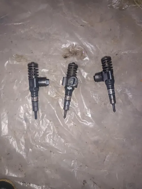VEND UN ENSSEMBLE DE PIECES MOTEUR JETTA 2008 ET GOLF 5