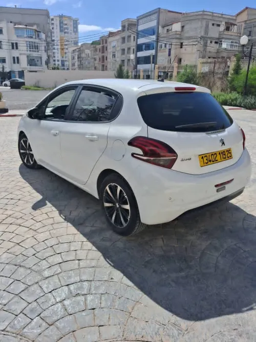 Peugeot 208 2019 Full option sans toit