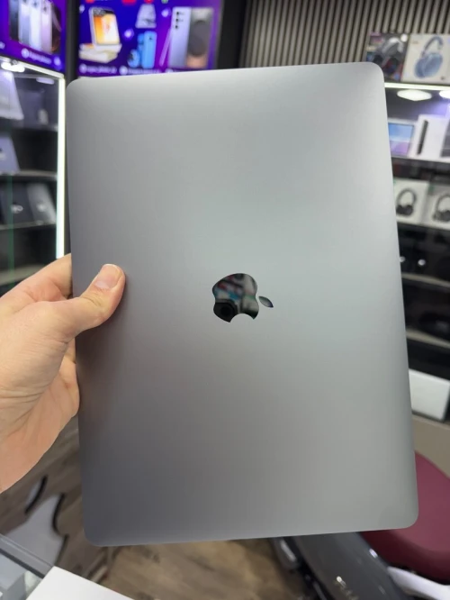 MacBook Pro 2019 8G 128G touch bar etat comme neuf