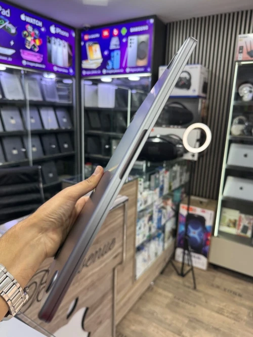 MacBook Air M3 8G 256G batterie 100% cycle 22 comme neuf