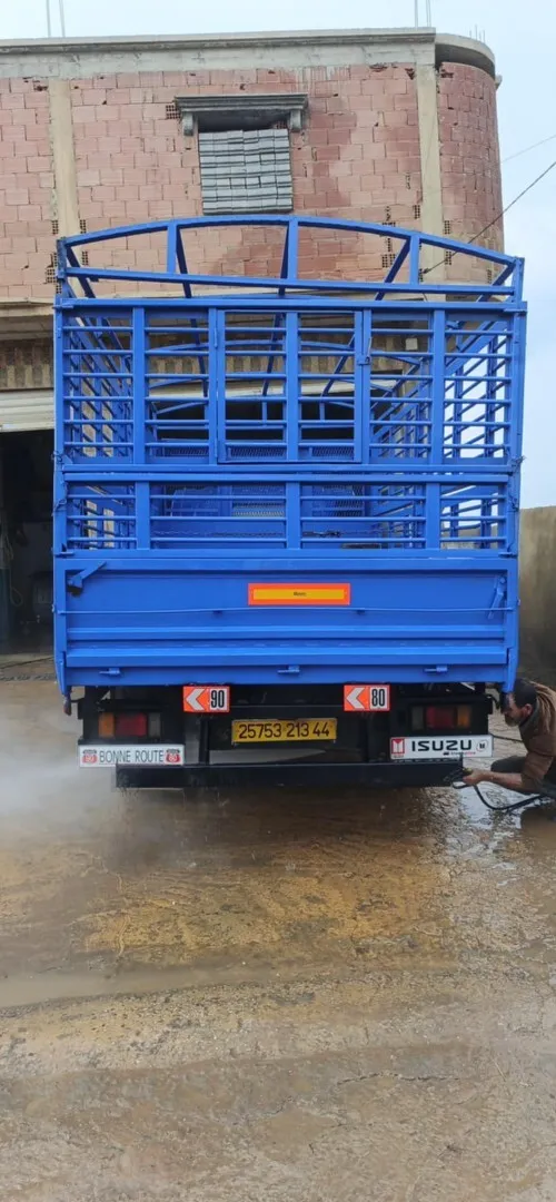 Isuzu NPR 2013