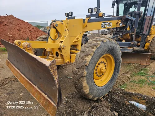 JOHNDEERE 670D NIVELEUSE 2009
