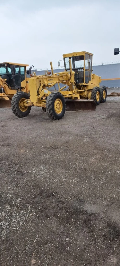 NIVELEUSE KOMATSU GD 661 2008