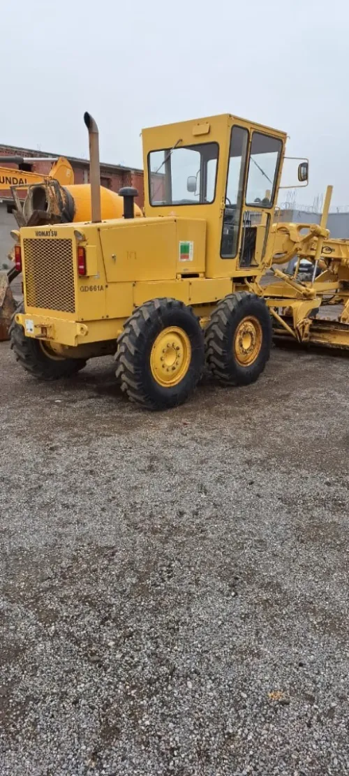 NIVELEUSE KOMATSU GD 661 2008