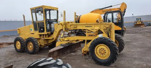 NIVELEUSE KOMATSU GD 661 2008