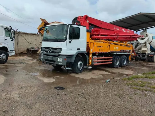 CAMION MERCEDES ACTROS 3341 POMPE A BETON 2013