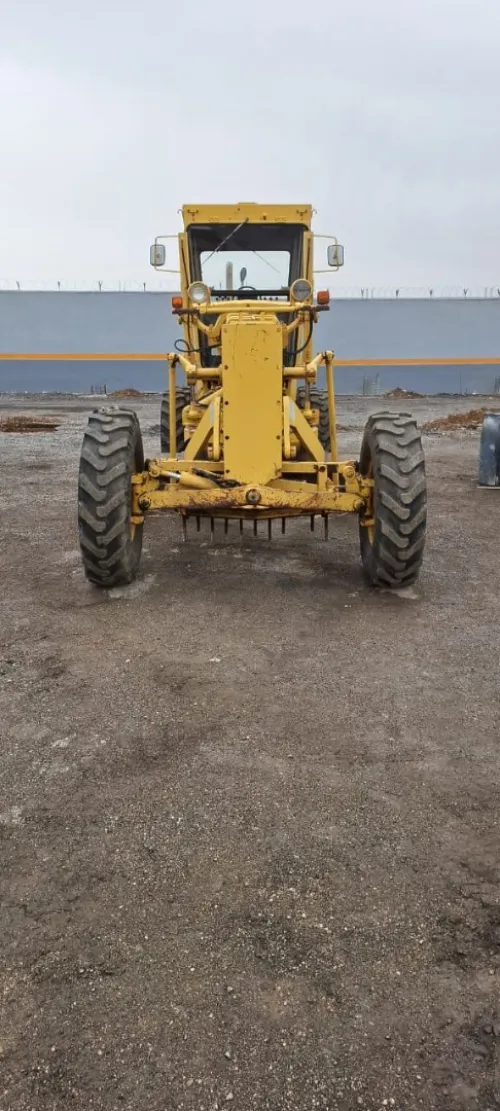 NIVELEUSE KOMATSU GD 661 2008