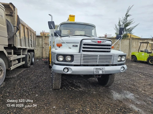 CAMION HINO 6X4 GRUE 1989
