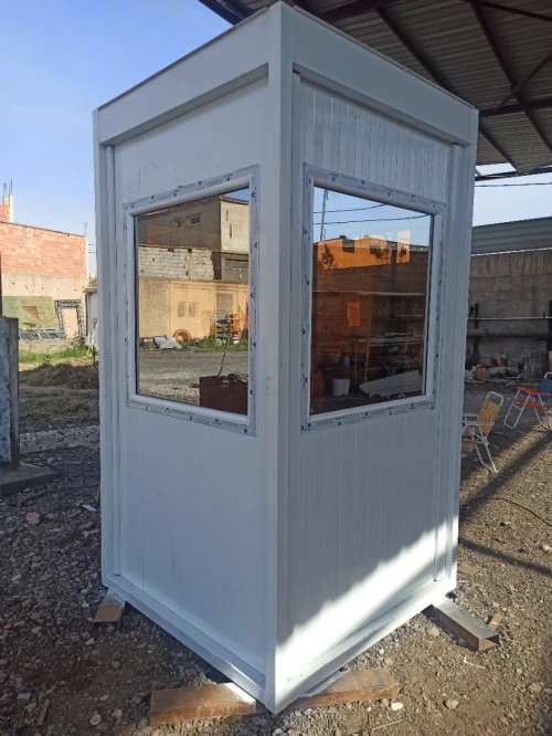 Location et Fabrication de Cabine Modulaire & Base De Vie & Guerites & Postes De Garde.