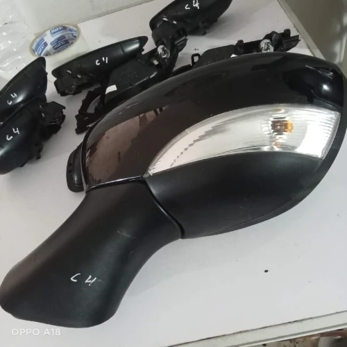 Rétroviseur Clio 4 noir côté chauffeur d'origine et les poneys