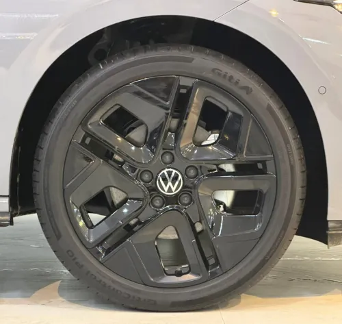 Volkswagen Golf 8 2025 R Black Edition 