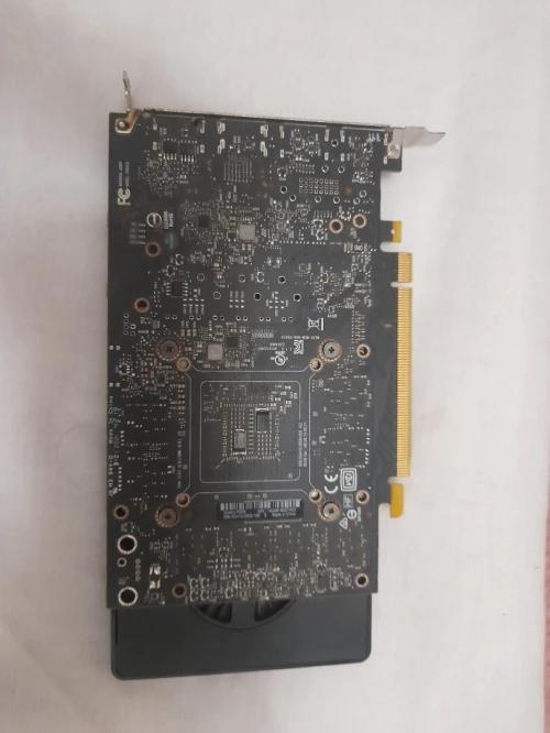 Carte graphique NVIDIA Quadro P2000 5GB  Très bon état