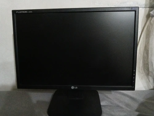 LG flatron écran mlih li maendhch budget kbir