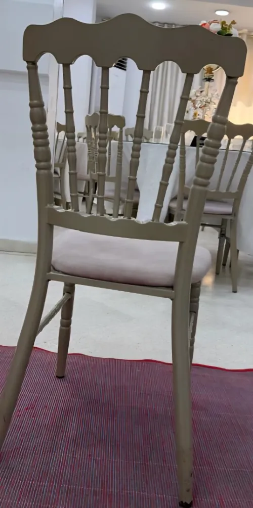 Chaises salle dînatoire 