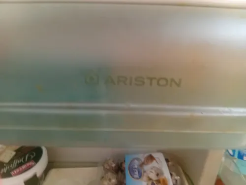 Réfrigérateur ariston grande 