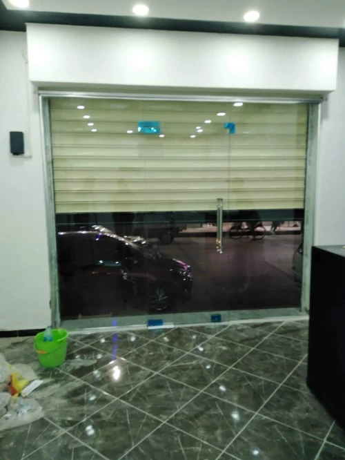 Vitrine en verre trompé 