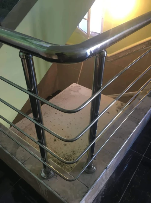 Cabine de douches italien sur mesure  rampe escalier inox 