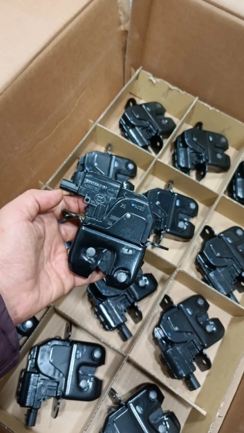 Serrure de coffre Clio4, Mégane3, Twingo, Sandero...