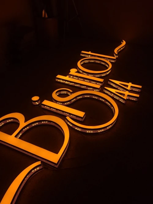 Enseigne lumineuse, LETTRES LUMINEUSE