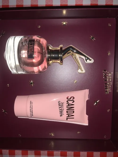 Box parfum scandal